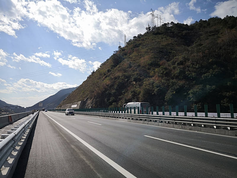 泸黄高速梳妆台大桥改扩建完工实现通车6_副本.jpg 泸黄高速梳妆台大桥改扩建完工实现通车6_副本.jpg