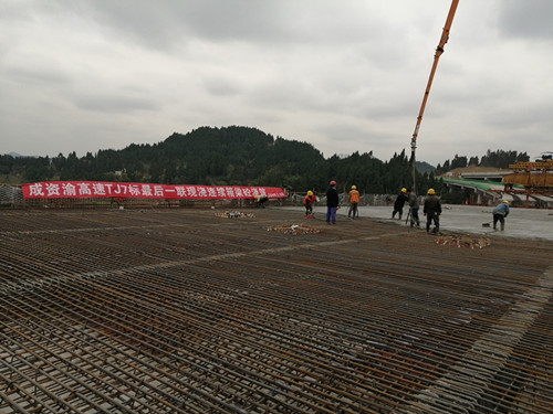成资渝高速TJ7项目长河枢纽互通顺利完成现浇箱梁浇筑(2)_副本.jpg 成资渝高速TJ7项目长河枢纽互通顺利完成现浇箱梁浇筑(2)_副本.jpg