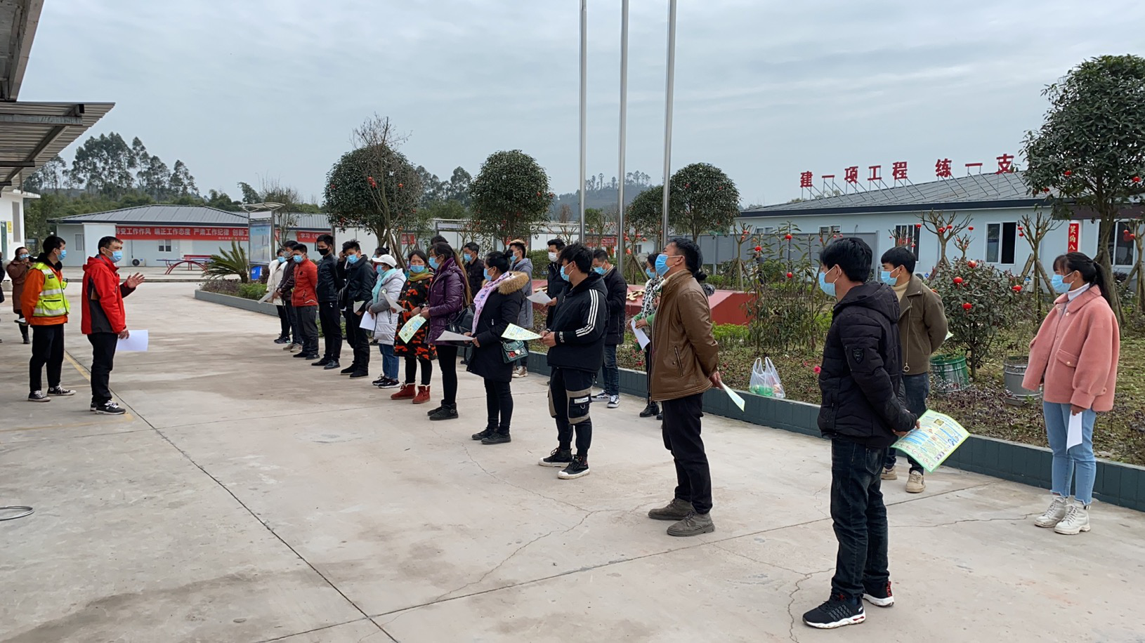 交建公司对返岗工人进行安全和防疫知识教育.png 交建公司对返岗工人进行安全和防疫知识教育.png