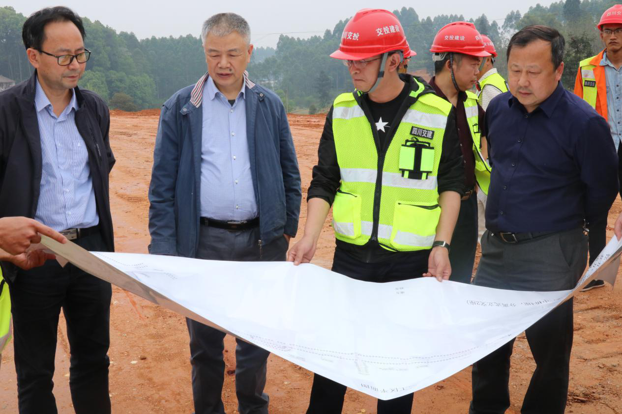 乐山市“挂图作战”指挥部一行调研督导成乐高速扩容建设项目.png 乐山市“挂图作战”指挥部一行调研督导成乐高速扩容建设项目.png