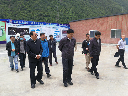 省委常委、政法委书记邓勇一行调研康新K1-1项目_副本.jpg 省委常委、政法委书记邓勇一行调研康新K1-1项目_副本.jpg