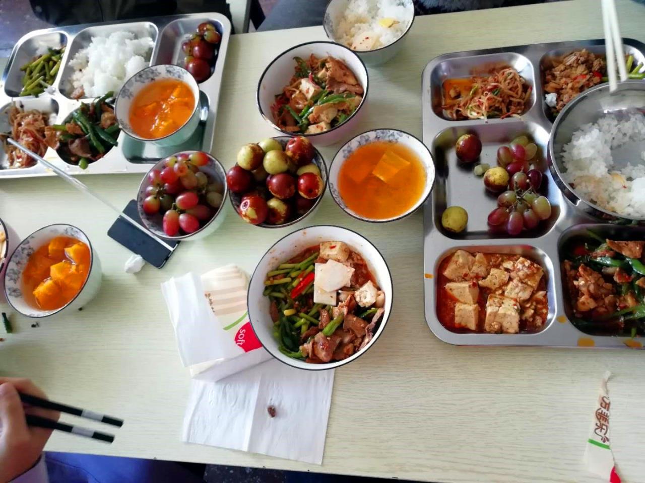 食堂饭菜.jpg 食堂饭菜.jpg