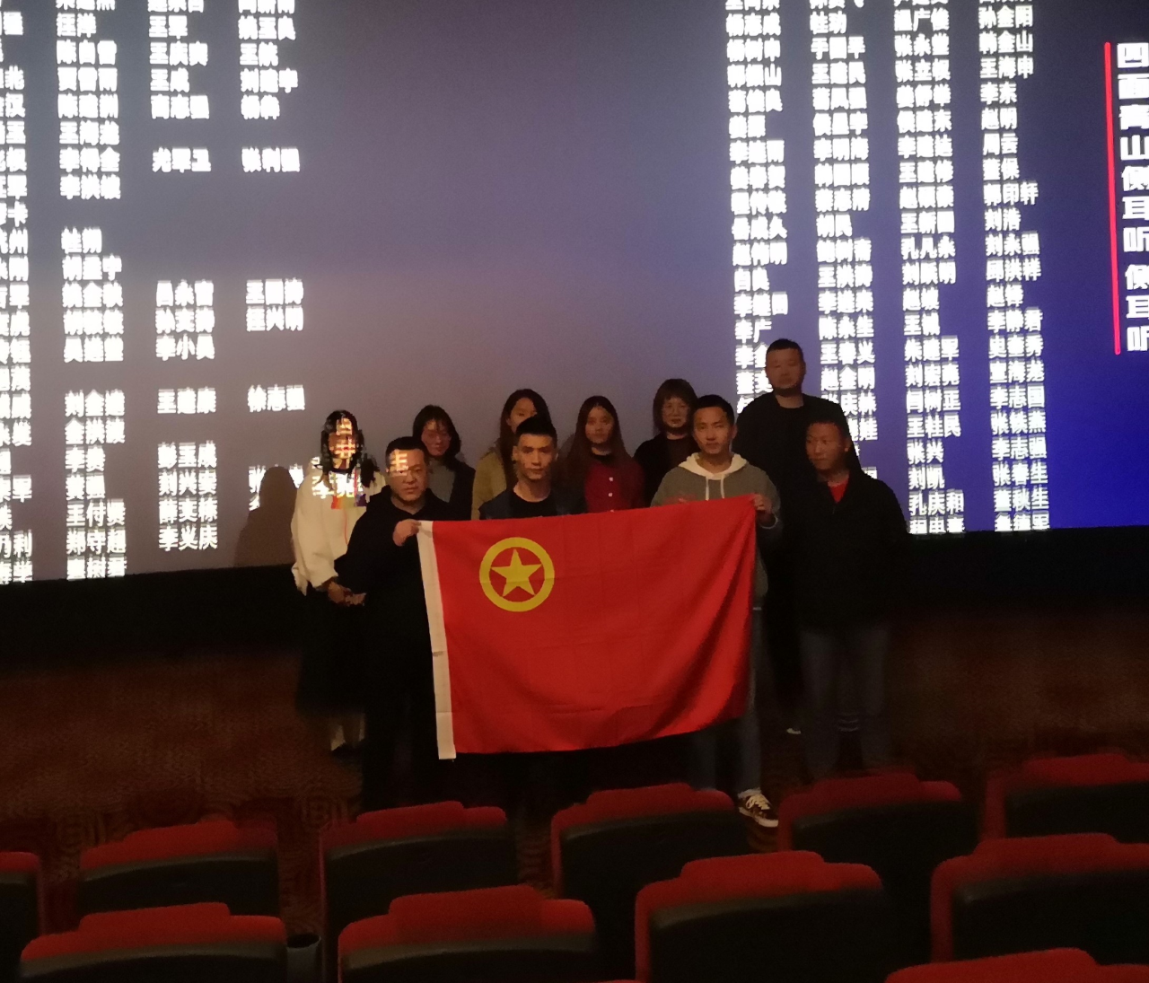 川中养护项目青年员工合影留念.png 川中养护项目青年员工合影留念.png