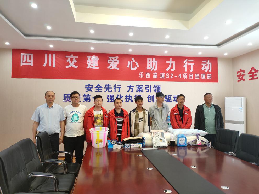 入职现场.jpg 入职现场.jpg