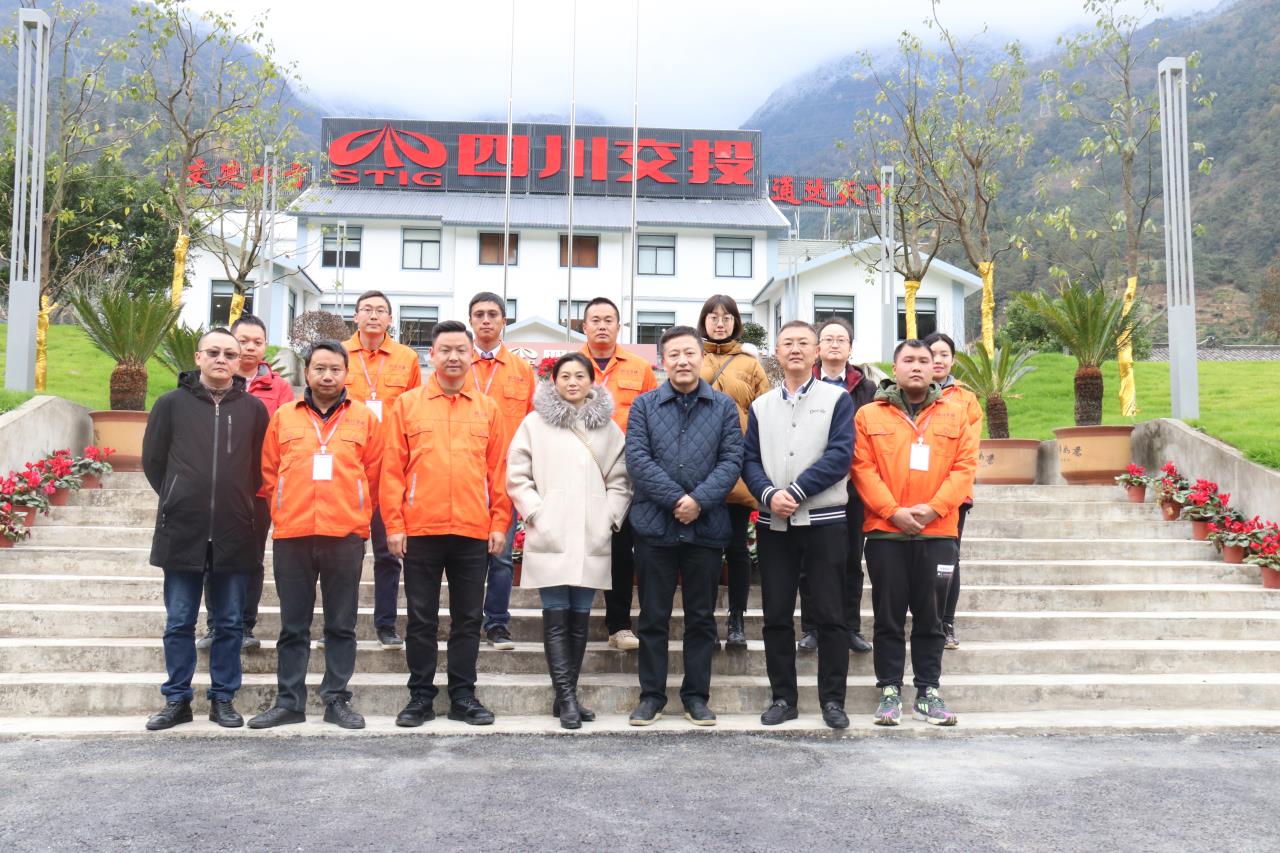 驻地合影.jpg 驻地合影.jpg