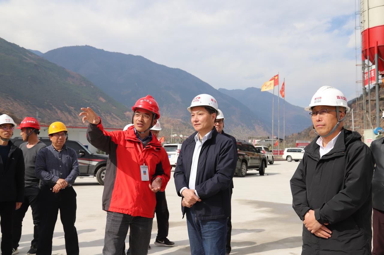 余小舟向周总汇报工作.jpg 余小舟向周总汇报工作.jpg
