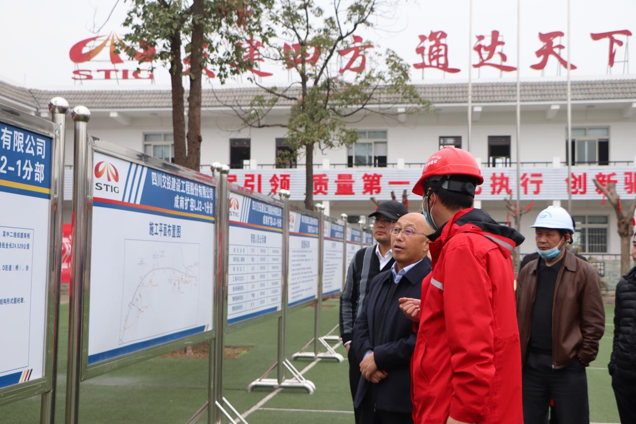 集团公司党委委员、董事李永林带队调研LJ2-1项目工作.jpg 集团公司党委委员、董事李永林带队调研LJ2-1项目工作.jpg