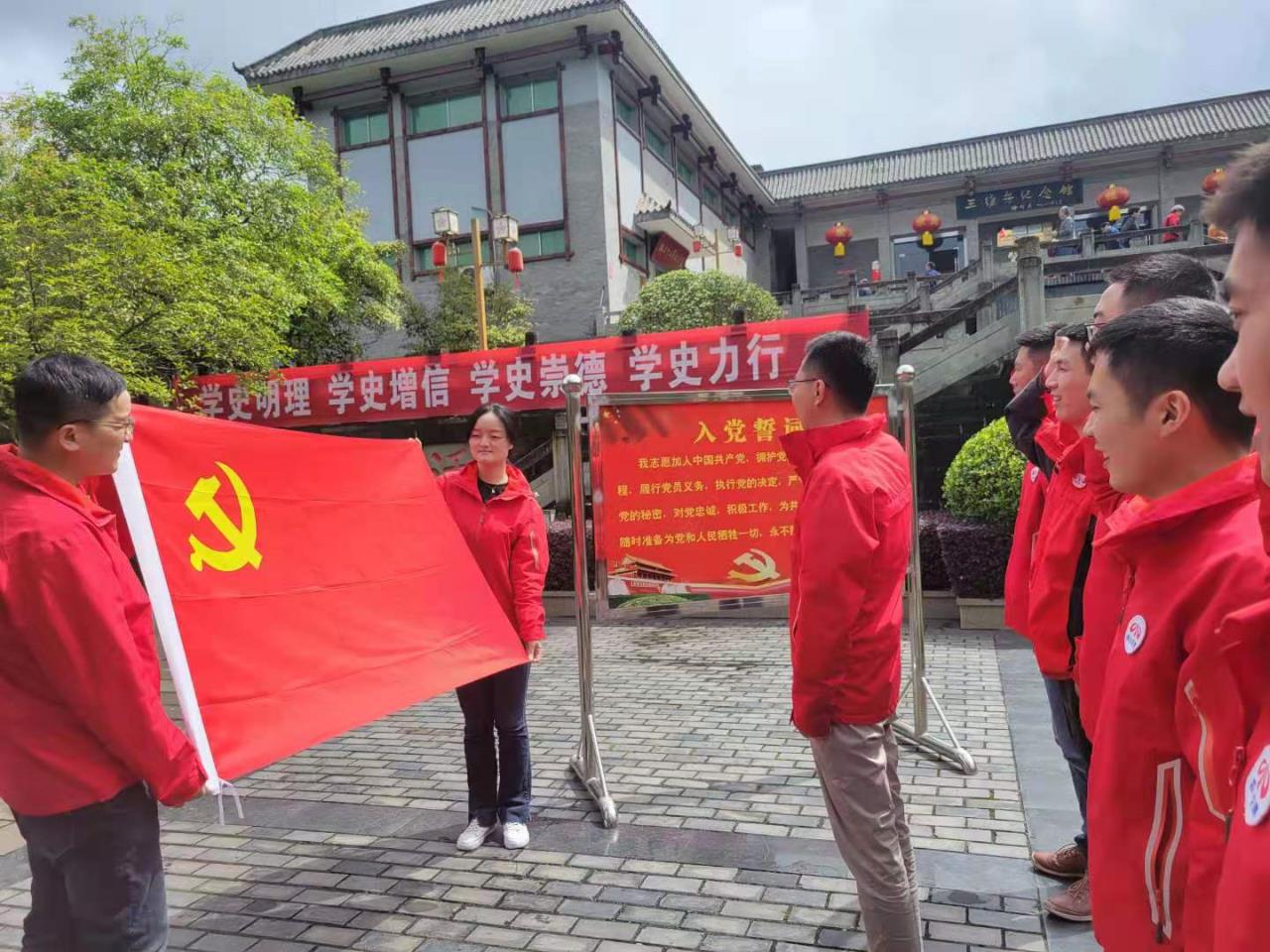 参观纪念馆6.jpg 参观纪念馆6.jpg