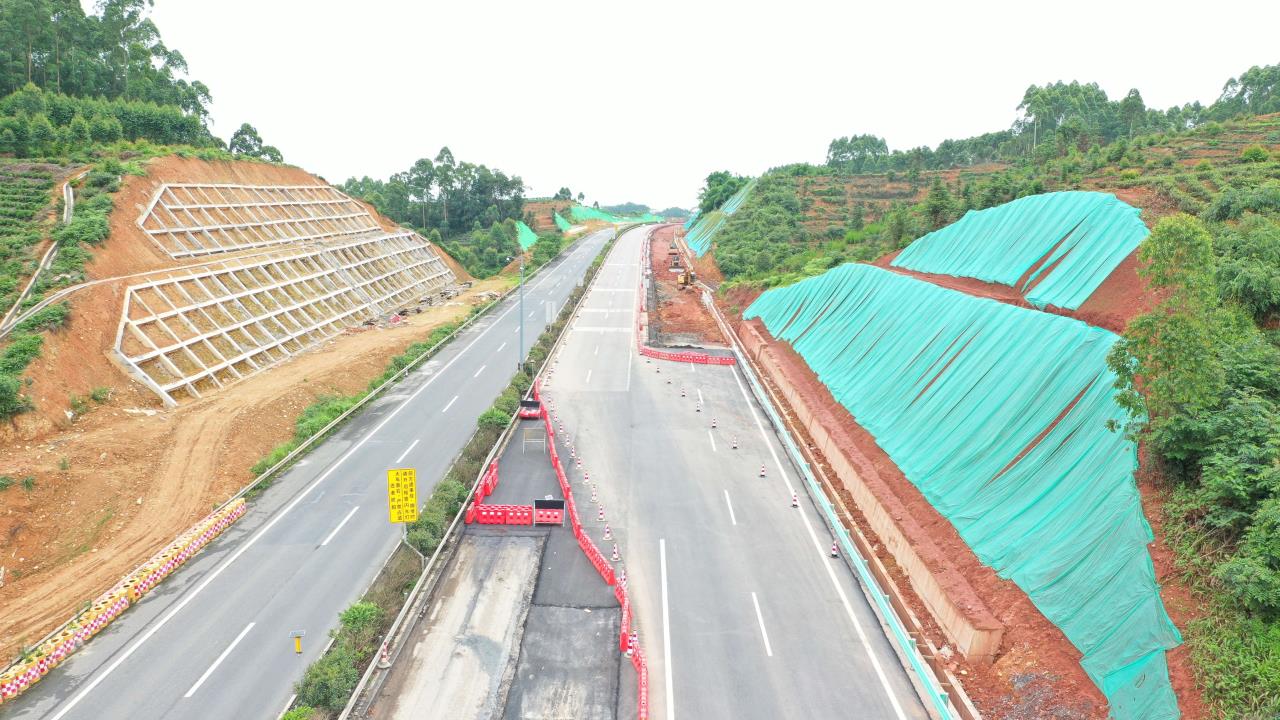 成乐扩容项目封闭路段顺利完成交通转换_Jc.jpg 成乐扩容项目封闭路段顺利完成交通转换_Jc.jpg