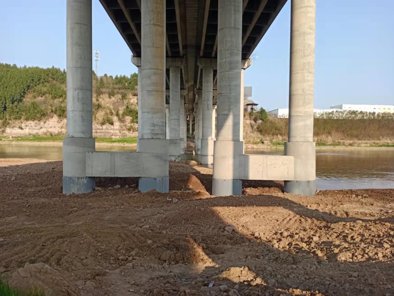 梓江特大桥桩基钢筋裸露病害处治工程施工现场.jpg 梓江特大桥桩基钢筋裸露病害处治工程施工现场.jpg